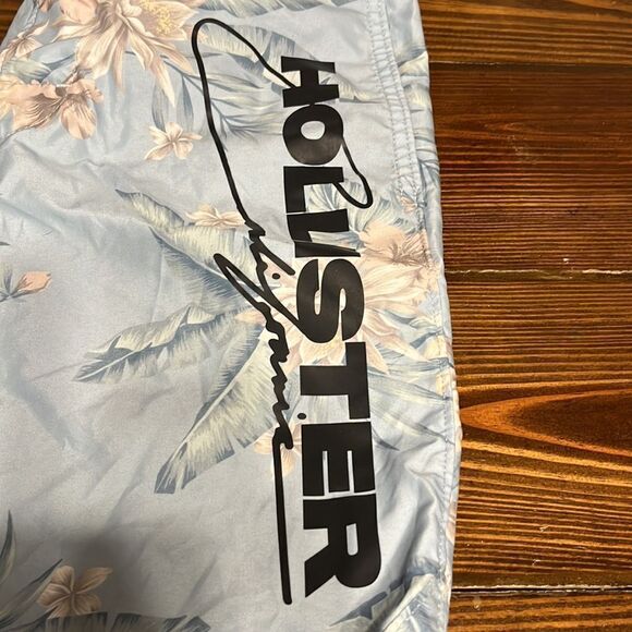 NWOT Hollister Light Blue Floral Print Boardshorts - Picture 2 of 5